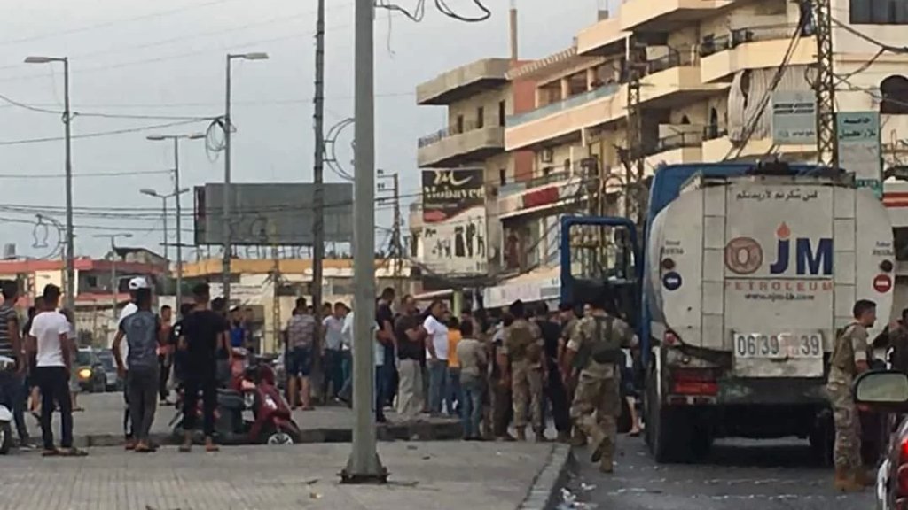 محتجون يوقفون صهريج مازوت في بحنين المنية والجيش والقوى الأمنية تتدخل 