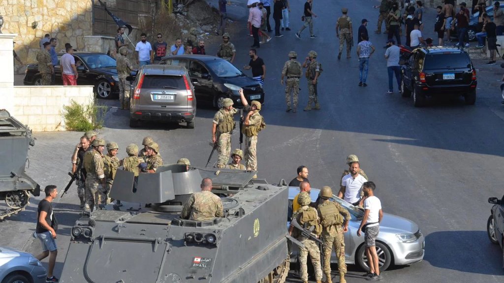 الجيش: توقيف أحد المتورطين في إطلاق النار الذي حصل بتاريخ 1/8/2021 باتجاه موكب تشييع المواطن علي شبلي في منطقة خلدة