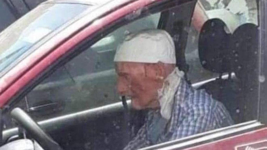 عن الحاج كراجة الذي هزّت صورته مواقع التواصل الاجتماعي: "موجوع"