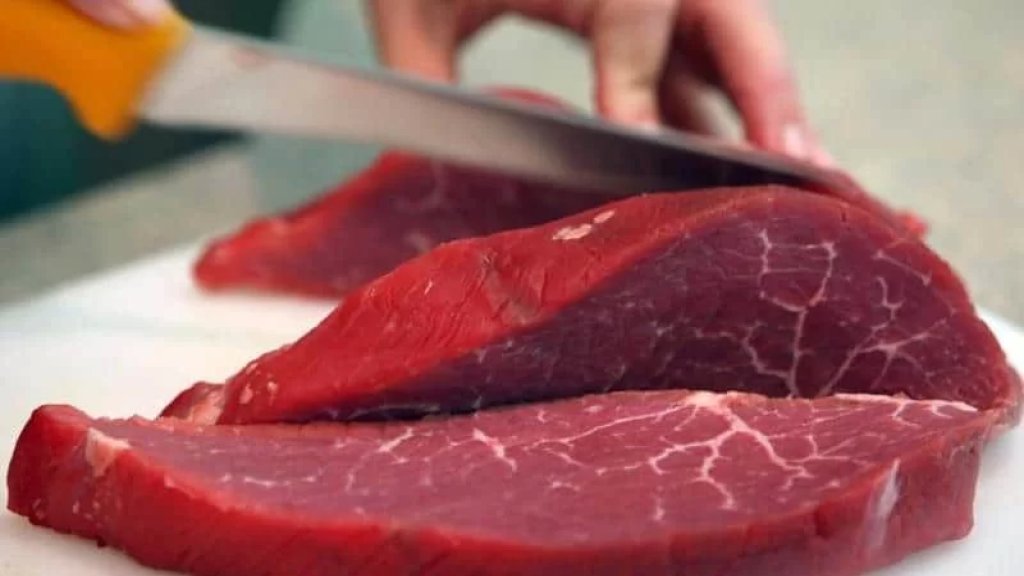 بلدية بنت جبيل: سعر كيلو لحم البقر يجب أن يكون ما بين 125 ألف ليرة إلى 150 ألف ليرة.. ومحاضر ضبط في حال عدم الإلتزام