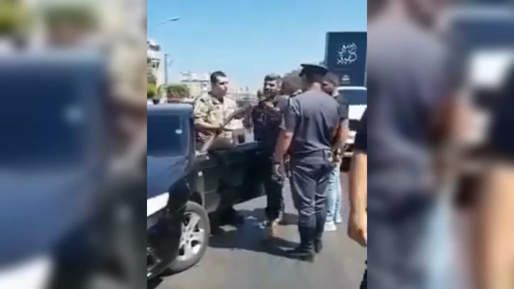قوى الأمن توضح ما حصل على طريق المطار: إشكال بين دراج وعنصر بلدية على خلفية إصرار خفير من الجمارك على العبور عكس السير لتعبئة البنزين