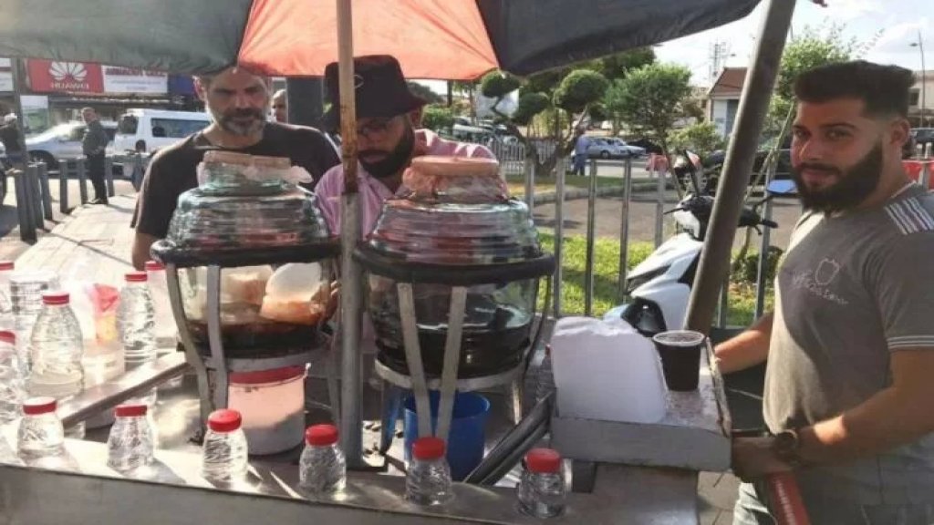 بـ"الدليفري" وعلى بسطات نقّالة وثابتة.. هكذا يواجه شبّان صيداويون الأزمة