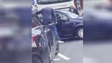 بالفيديو/ كما في لبنان، مشاكل طابور البنزين مستمرة في لندن.. سحب سكينًا بعد أن تخطى سائق دوره!