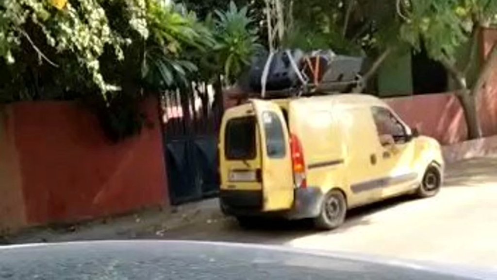 بالفيديو/ سيارات تابعة لشرطة بلدية صيدا تجوب شوارع المدينة وتدعو المواطنين إلى عدم دفع اي مبلغ لأصحاب المولدات غير مطابق للتسعيرة الرسمية