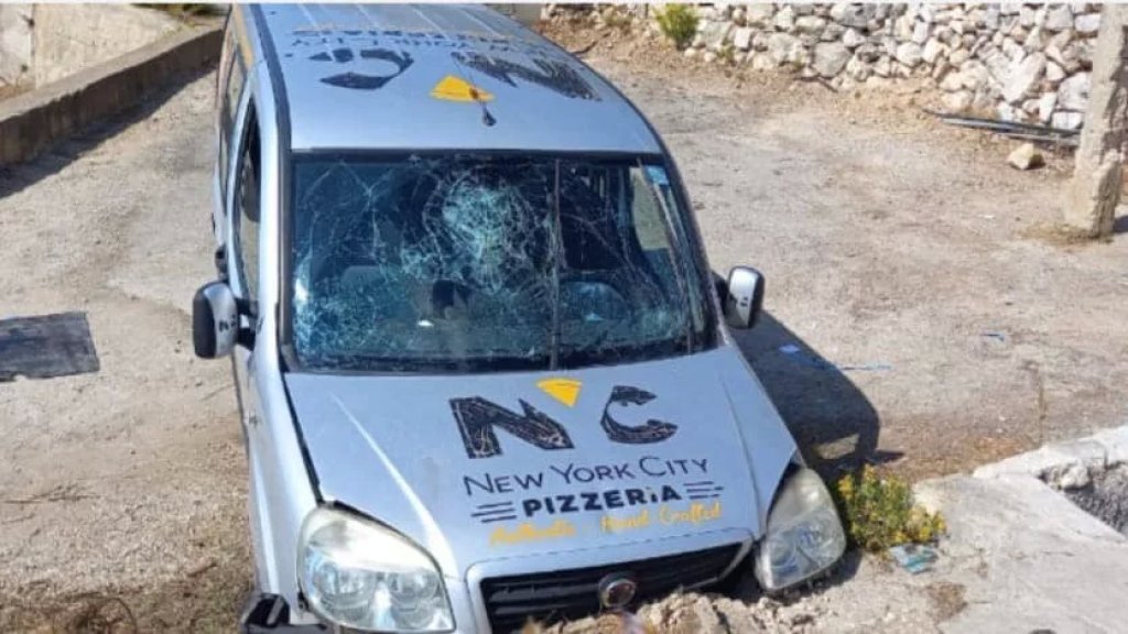 مأساة في بصليا: وفاة شخصين بحادث سير مروع.. انزلقت سيارتهما وارتطمت بالحائط 