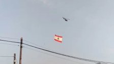 بالفيديو/ طوافة للجيش تحمل العلم اللبناني تُحلق في أجواء العاصمة بيروت