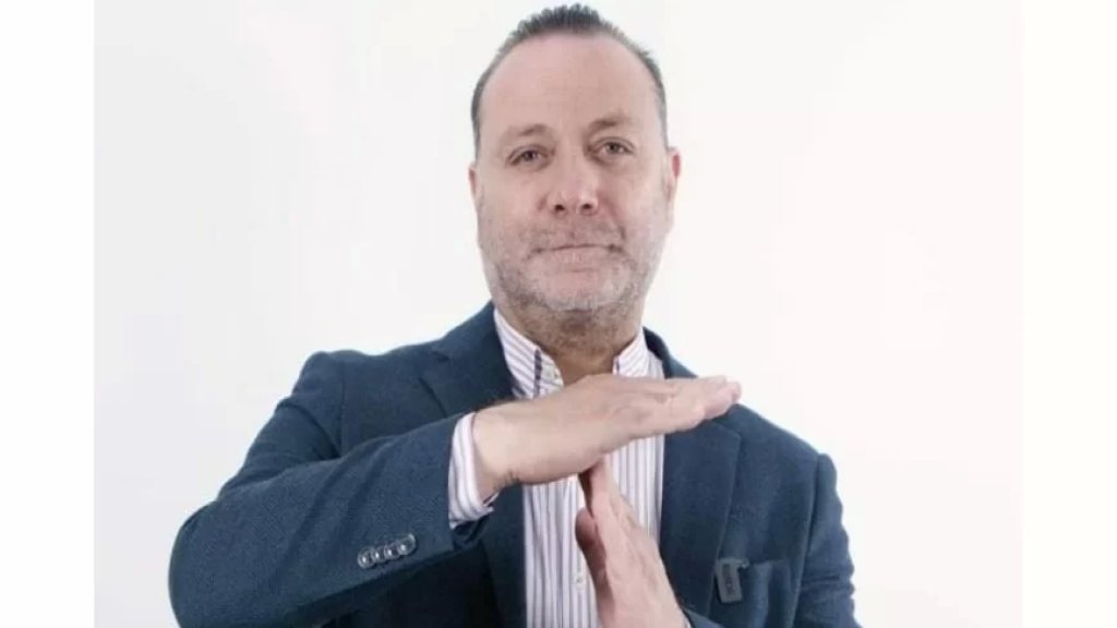 بسام أبو زيد: "في ناس مش عاجبتن حملة اعطوا لبنان فرصة وصفر اشتباك سياسي خلال شهر الأعياد.. عمرها ما تعجبكن والله لا يقيمكن وانشالله بتقبروا بعض وما يضل منكم مين يخبر"