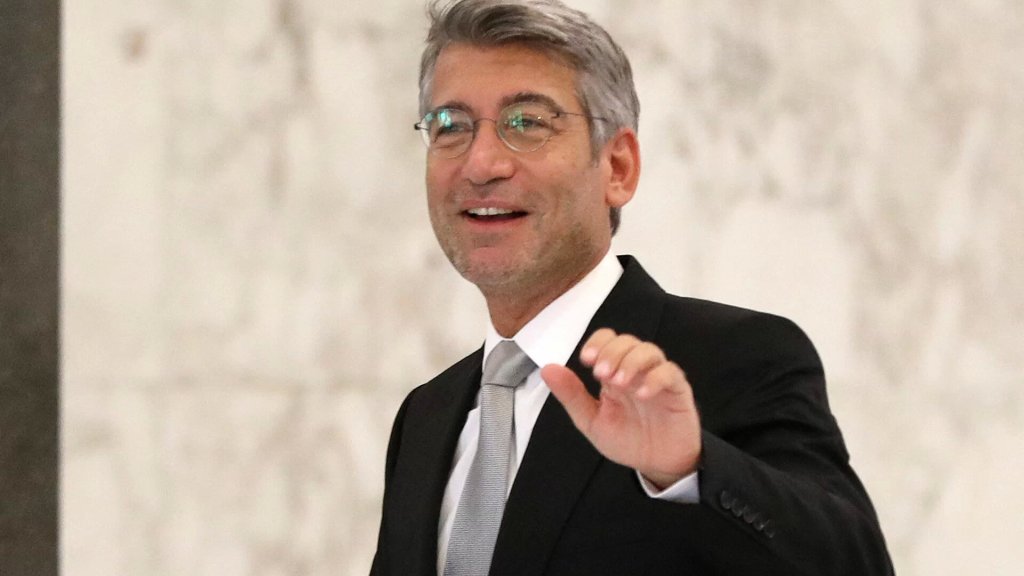 وزير الطاقة غادر إلى باريس ليجتمع مع عدد من كبار المسؤولين في قطاعات الطاقة والكهرباء والمياه