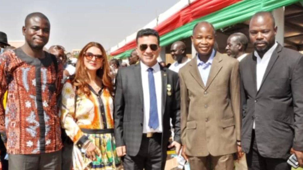 تقديرًا لنجاحاته.. مغترب لبناني يتلقى باسم رئيس جمهورية بوركينا فاسو، وسام الإستحقاق التجاري والصناعي برتبة فارس