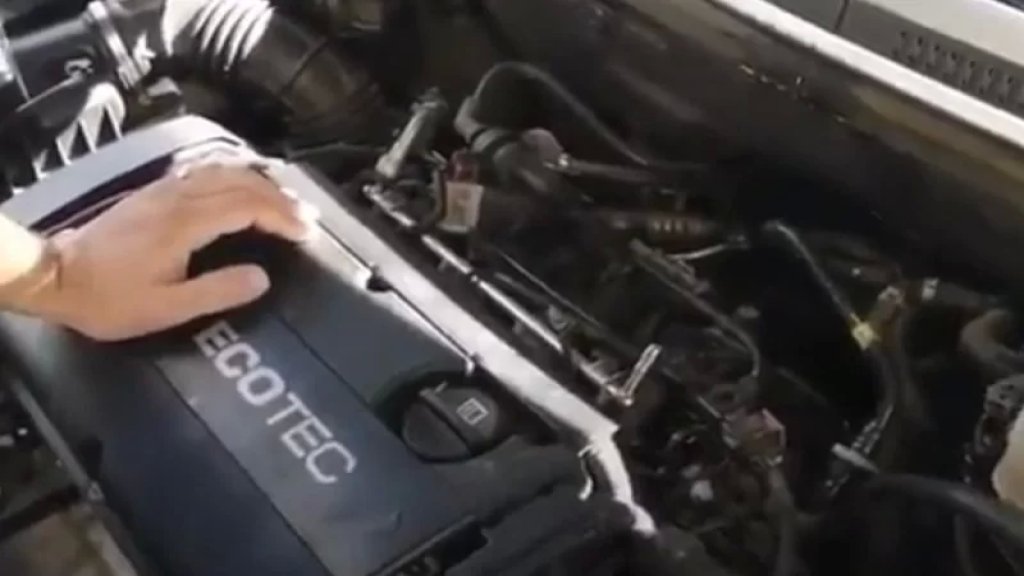 انتبهوا.. بعض المحطات تزود سياراتكم بالمياه بدل الوقود!          