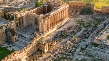 الجزيرة الوثائقية: بعلبك بناها ديناصور منقرض!