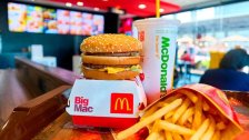 "ماكدونالدز" تقول إن إغلاق فروعها في روسيا والتي يبلغ عددها 847 فرعاً سيكلفها 50 مليون دولار شهريًا 