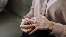 عضو مجمع البحوث الإسلامية في مصر: من لا يستطيع توفير حيالة كريمة لزوجته وأطفاله فلا يتزوج
