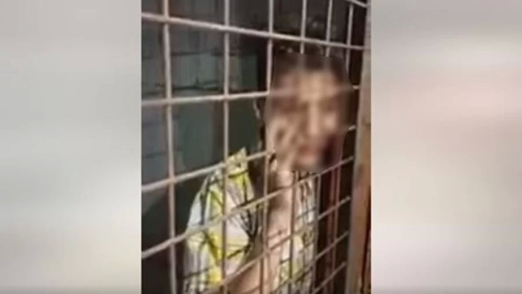 بعد فيديو الطفل المسجون داخل قفص في طرابلس... وزير الشؤون الاجتماعية: الطفل اصبح في مكان آمن