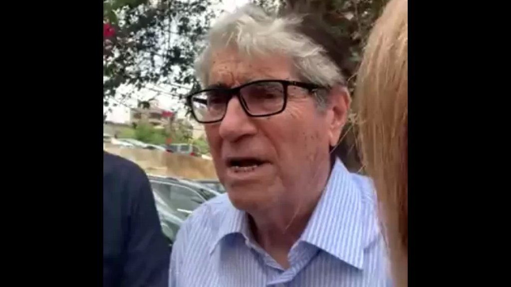 بالفيديو/ حديث مؤثر للممثل القدير صلاح تيزاني "ابو سليم" في جنازة الراحل بيار شمعون : ليش رب العالمين عم بقشقش هل الشباب والاطفال وتاركني أنا !