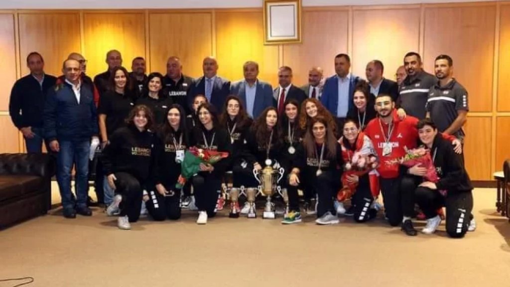 بعد إحرازهم لقب بطولة غرب آسيا.. استقبال رسمي وشعبي لمنتخب سيدات الكرة الطائرة!
