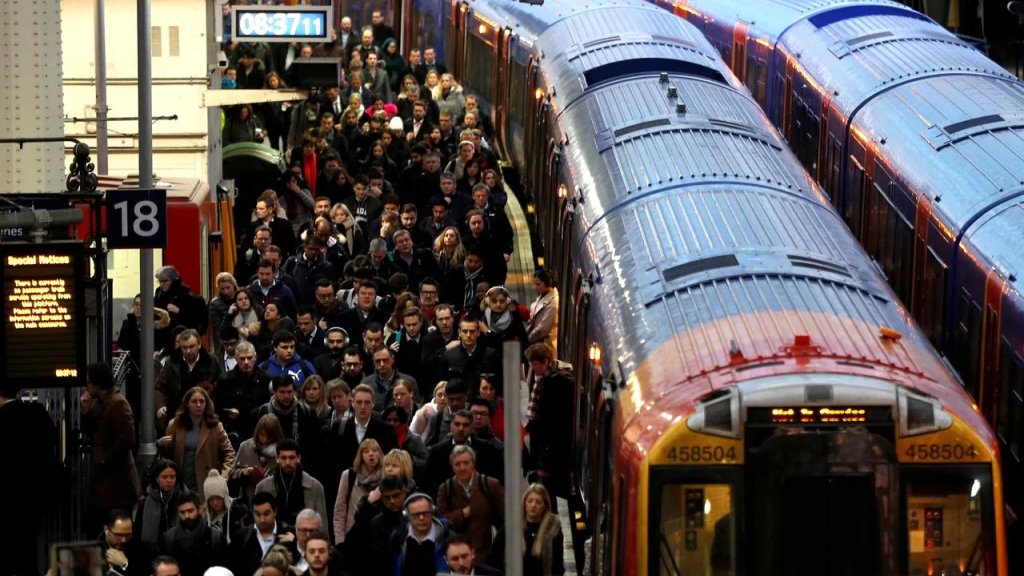 موظف إيرلندي يتقاضى 130 ألف دولار سنوياً يشكو من "الملل".. عبر عن غضبه بسبب قلة المهام الموكلة إليه!