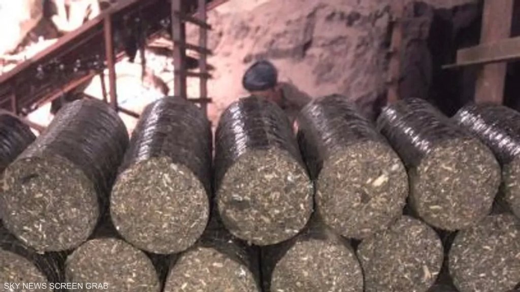 "الجفت".. حطب الفقراء يعود إلى الواجهة في لبنان في ظل الإرتفاع الكبير في أسعار المحروقات 