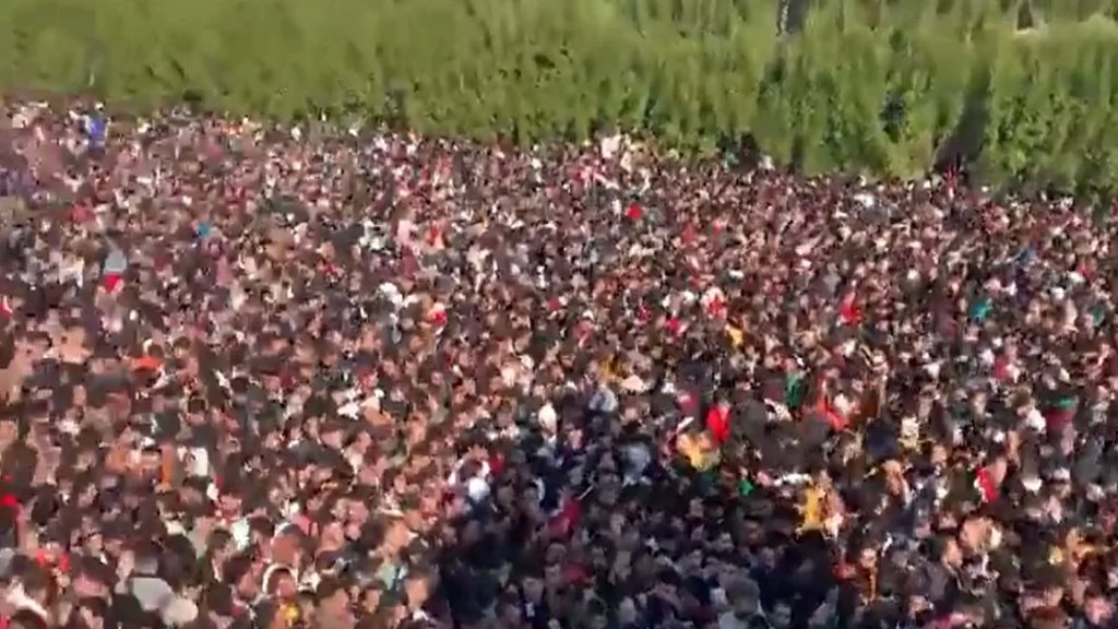 بالفيديو/ مقتل شخص وإصابة العشرات بجروح جراء تدافع أمام ملعب البصرة الدولي مسرح نهائي خليجي 25!