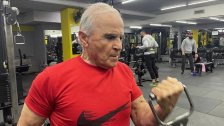 بالصور/ البطل اللبناني رياض منيمنة.. "شابٌ" بعمر الـ78 لم ينقطع عن ممارسة الرياضة منذ 60 عامًا: لم أدخل مستشفى ولم أقم بإجراء أي عملية جراحية من قبل! 