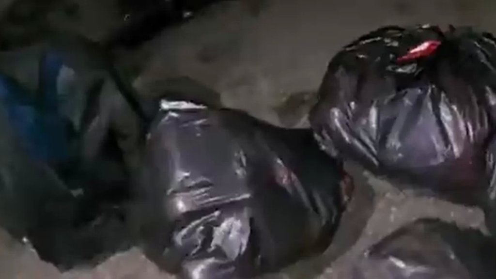 بالفيديو/ "شاي ونسكافيه وشامبو".. سارق يلوذ بالفرار في الهلالية شرق صيدا تاركاً وراءه دراجته النارية والمسروقات!