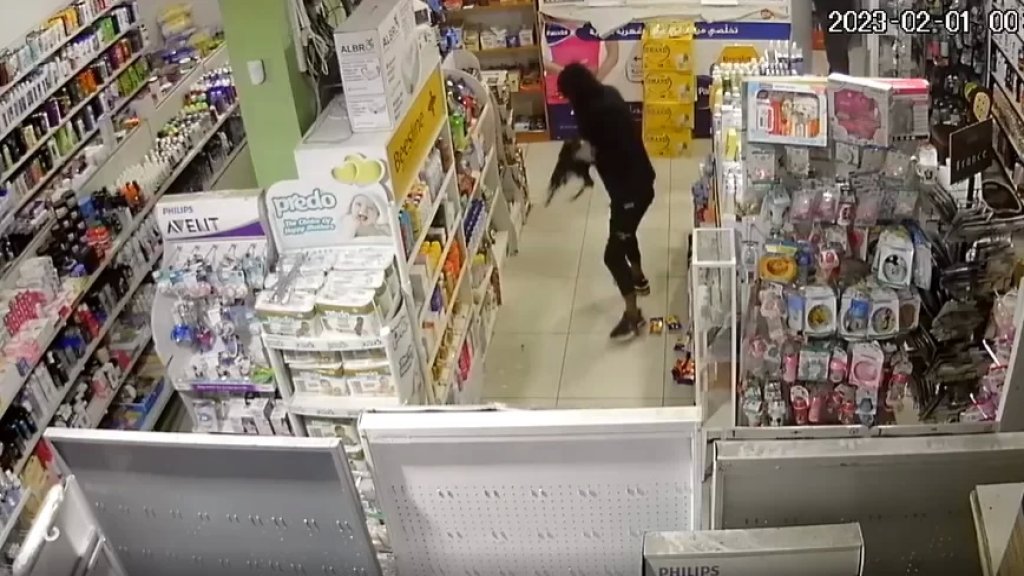بالفيديو/ عملية سطو مسلّح على صيدلية في بلدة سبلين في إقليم الخروب!