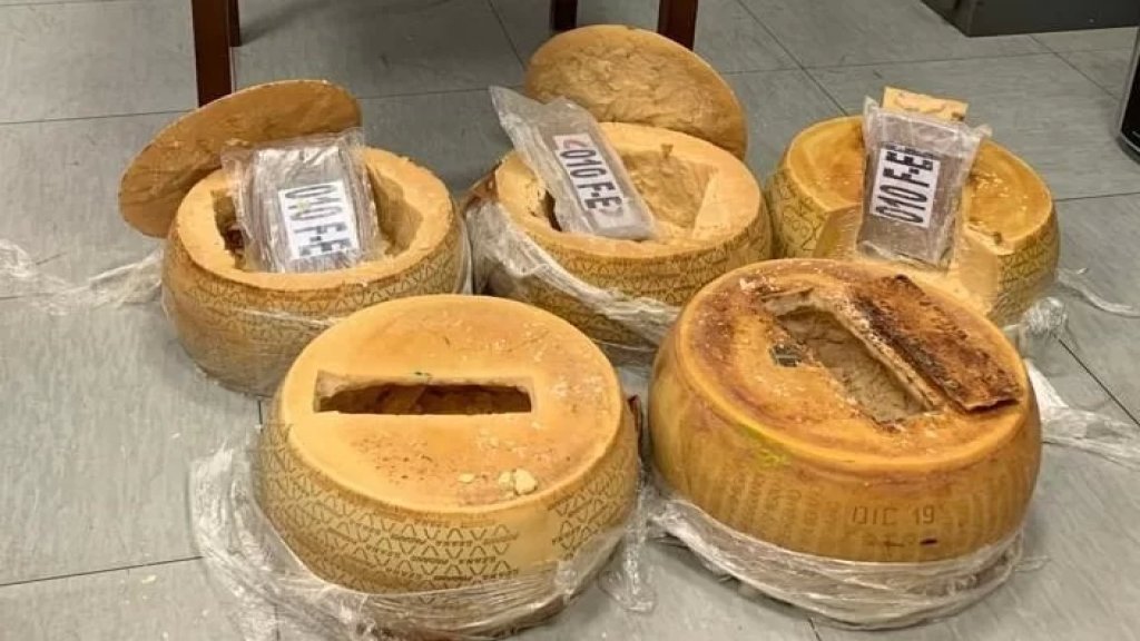 بالصورة/ في إيطاليا: ضبط شحنة مخدرات وضعت في أقراص جبنة "البارميزان"!