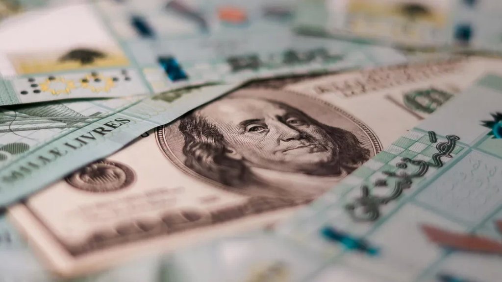  سعر صرف الدولار يستمر بالصعود في لبنان من دون رادع وخبير اقتصادي: لا سقف لهذا الارتفاع في ظل انعدام الثقة
