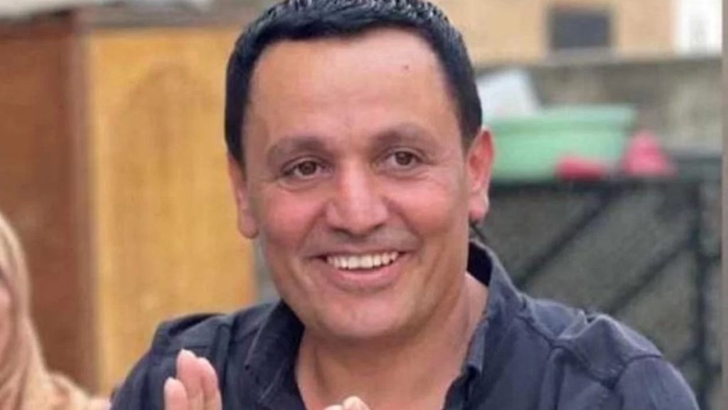 الاستاذ عبد الستار عوض يُسلم الروح بعد الاعتداء عليه اثناء خروجه من الصلاة.. ومناشدة من رئيس بلدية البيره: لتدخل المعنيين منعًا لأي تداعيات سلبية 
