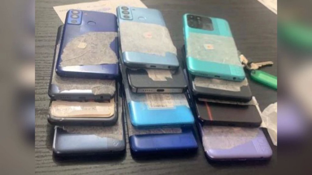 ضبط هواتف خلوية مع متمماتها وشواحن وسمّاعات أذن في سجن البترون