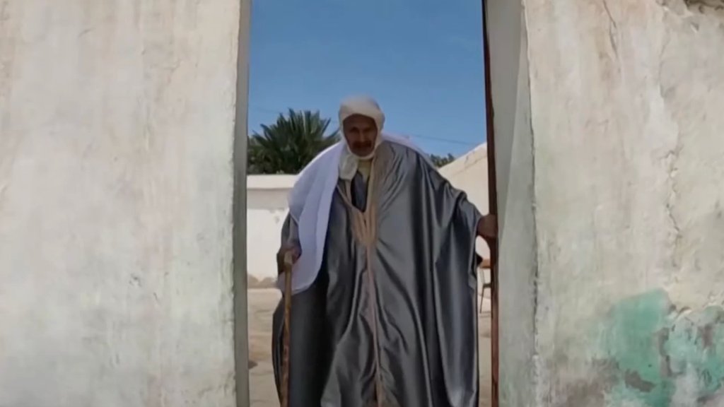 شارك في تحرير بلاده من الاستعمار الفرنسي.. أكبر معمر تونسي يحتفل ببلوغه 119 عامًا