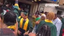 بالفيديو/ لحظات مرعبة عاشها طلاب الثانوي أثناء احتفالهم بتخرجهم في كاليفورنيا.. إطلاق نار يخلّف قتيلين وعدد من الإصابات!