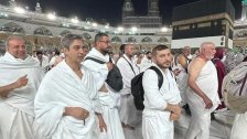 بالصور/ "مراد علمدار" نجم مسلسل وادي الذئاب يؤدي مناسك الحج