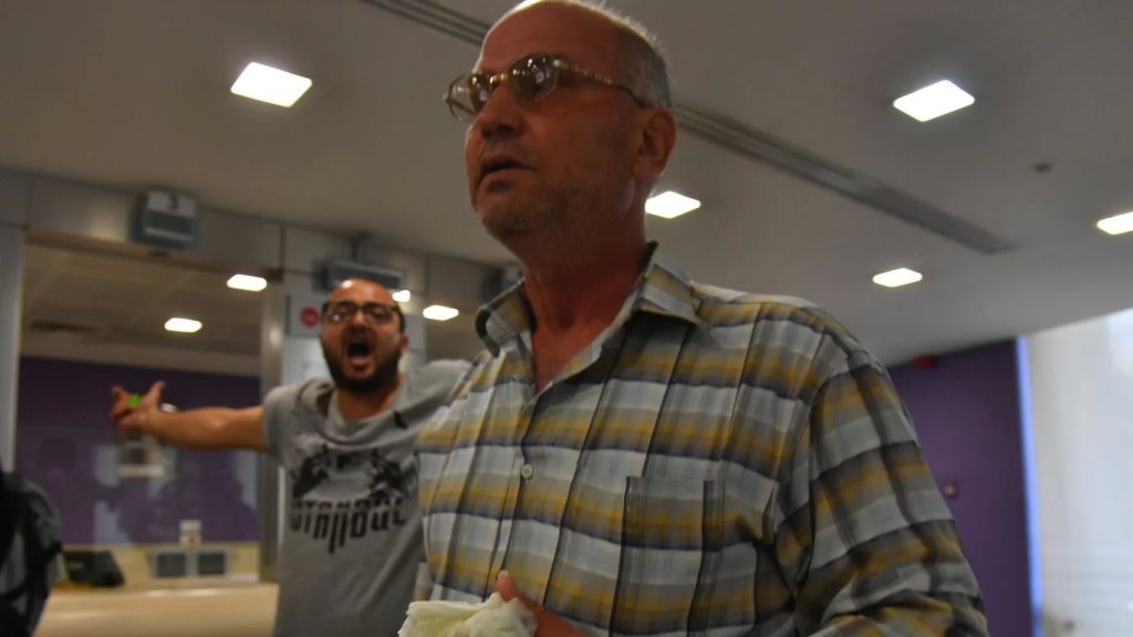 هكذا أوقَعَت مديرة بنك بيبلوس بالمودِعَين اللذين إقتحما المصرف صباحاً... فرّت مع الأموال والموظفين!