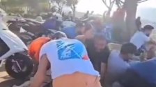 بالفيديو/ وكأنهم يشاهدون إحدى المباريات... هكذا تجمهر بعض الشبان أمس لـ "مشاهدة" اشتباكات عين الحلوة!