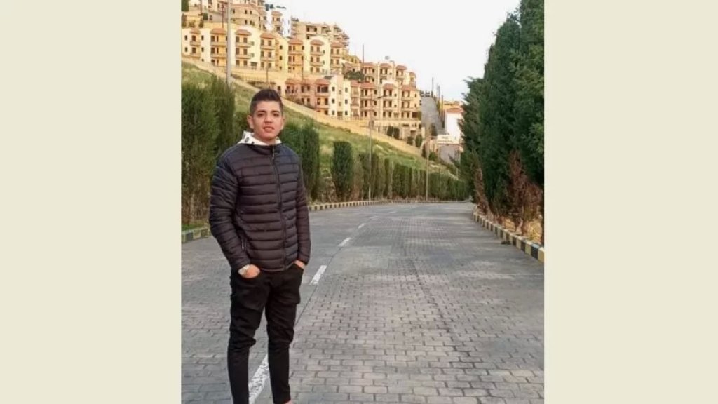 أصيب عن طريق الخطأ... ... الشاب قاسم شحادة إبن الـ17 عاماً ضحية اشتباكات على خلفية وضع حاوية "كونتينر" بقصد استخدامها كمقهى في مخيم البداوي ليلًا!
