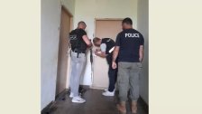 أمن الدولة تواصل إجلاء نازحين غير شرعيين وختم بيوتهم بالشمع الأحمر