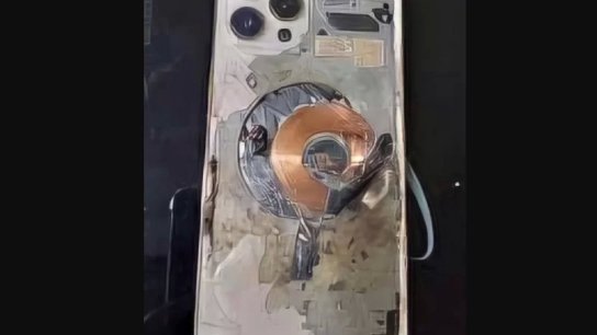  لا صحة للخبر المتداول حول إنفجار جهاز "آيفون" تزامنًا مع تفجير الأجهزة اللاسلكية اليوم في لبنان....  الصورة قديمة