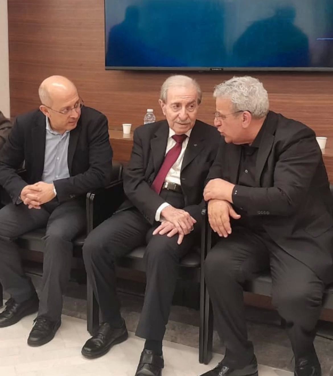 الوزير السابق انور الخليل والنائب الان عون