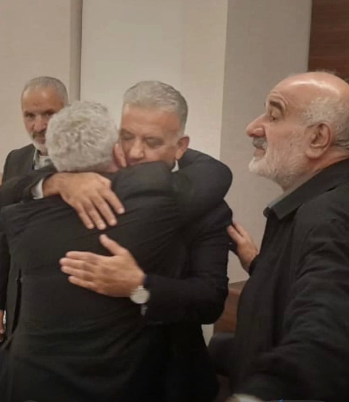 اللواء عباس إبراهيم والحاج جميل حايك رئيس المكتب السياسي في حركة امل ورئيس بلدية بنت جبيل عفيف بزي