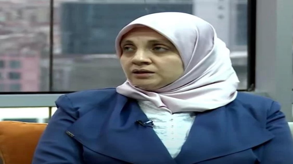 تصريحات رئيسة "مكتب شؤون المرأة" بحكومة تصريف الأعمال في سوريا عائشة الدبس تثير جدلاً كبيراً:   "أنا لن أفتح المجال لمن يختلف معي بالفكر.&rdquo;