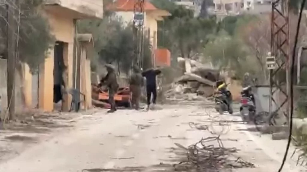 بالفيديو/ لحظة قيام جنود إسرائيليين بإختطاف شاب في بلدة حولا