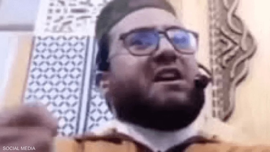 إمام يمنع النساء من الصلاة بالمسجد لأنهن يتسببن في إزعاج للمصلين ويشوشن عليهم!