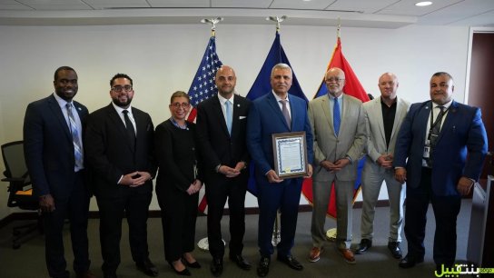 بالصور/ زيارة محافظ مقاطعة وَيْن في ولاية ميشيغان الأمريكية للواء حسن شقير وتكريمه بدرع المقاطعة