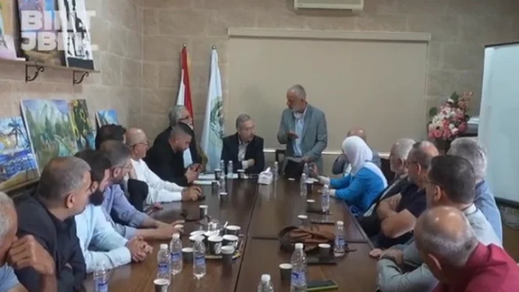 بالفيديو/ بلدية بنت جبيل تنتخب رئيسها ونائب الرئيس.. تسليم وتسلم في قاعة البلدية بحضور الاعضاء المنتخبين
