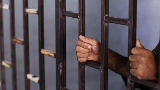 رسالة متداولة لسجناء لبنانيين وتحذير خطير.. الخطوات التصعيدية ستفاجئ الجميع والسجون تتحضر لسيناريو كارثي، والإنفجار الشامل قد يقع ولم يعد لدينا ما نخسره!