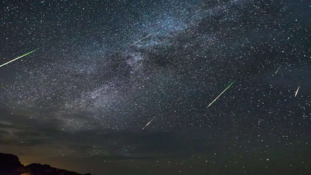 لمحبّي الفلك والنجوم، استعدّوا: الأرض تشهد الليلة ذروة تساقط شهب البرشاويات!