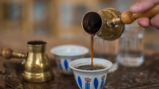 العِلم يؤكّد: فنجان القهوة صباحاً يحسن المزاج