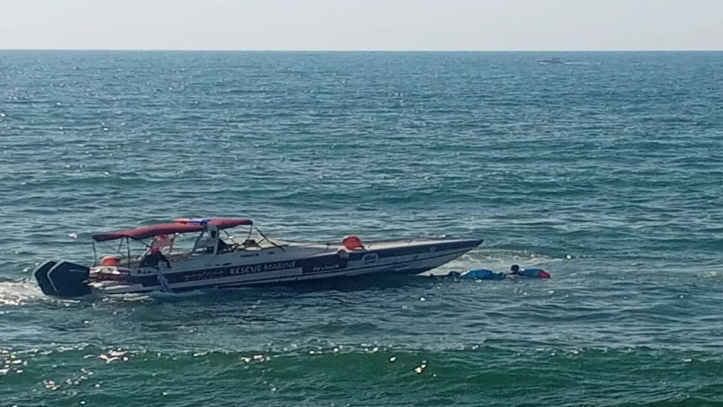 بالفيديو/ مظليّ سقط إضطراريّاً في البحر قبالة جونية...حالته حرجة 