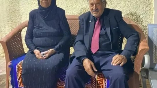 &laquo;حب سبعيني&raquo;... فريد وفاطمة مُسنان مصريان من نزلاء دار رعاية يدخلان القفص الذهبي